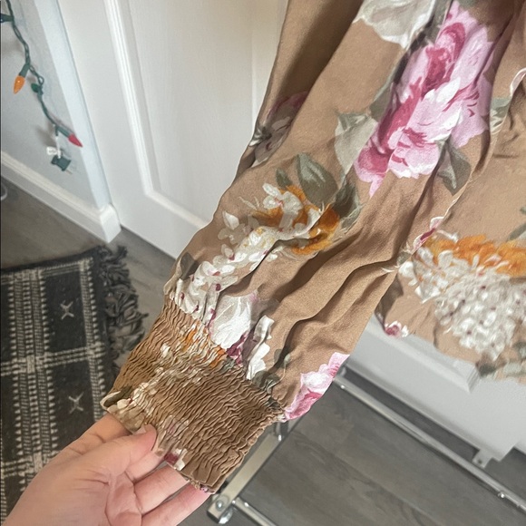 PLUS Floral Top - Picture 3 of 4